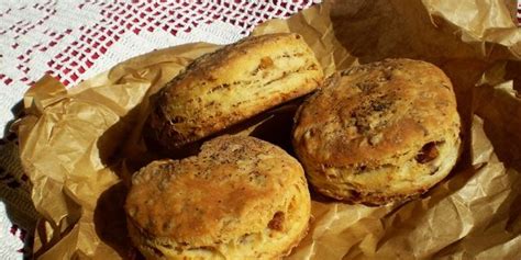 Da gibt es schokolade satt, dazu vanille, erdbeeren und rhabarber, sahnige. Pogačice s čvarcima | Recipe