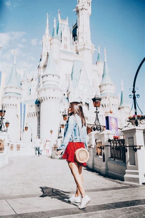 Pin By Haley J 🐆 On D I S N E Y Disney Poses Disney Outfits Disneyland Photography