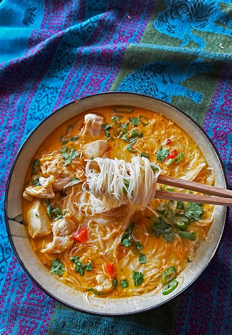 SOUPE THAÏE AU POULET LAIT DE COCO ET CURRY