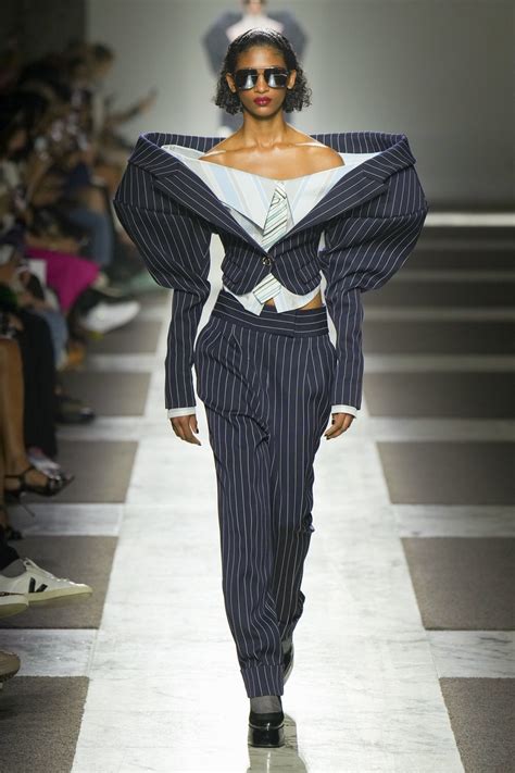 viktor and rolf fall winter 2022 23 haute couture fashion show