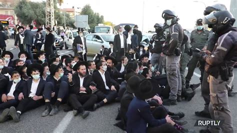 israeli police use water cannon on ultra orthodox protesters in bnei brak youtube