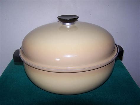 Large Vtg Regal Ware Round Roaster Pan Pot Teflon Gold Aluminum In Great Shape Outside Is