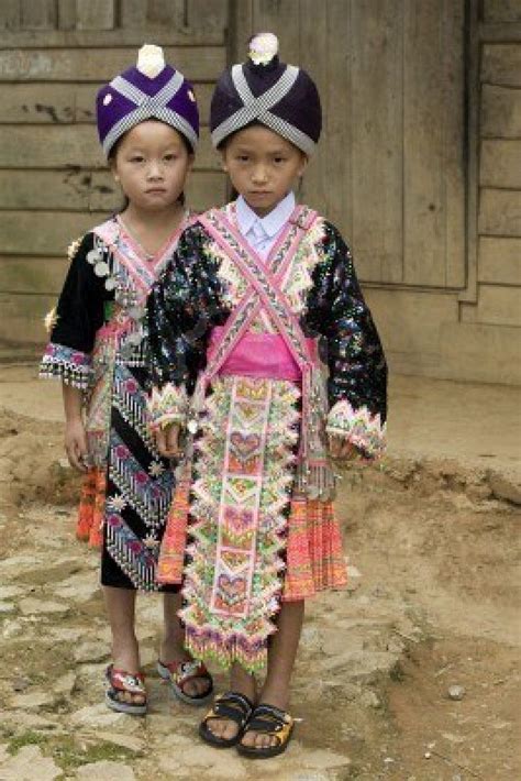 Laos Hmong Girls In Traditional Clothes Traditional Clothing Traditional Outfits Costumes
