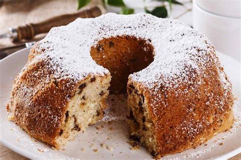 Ciambella al miele, per sportivi e intellettuali. Ciambellone con miele e uvetta ricetta preparazione