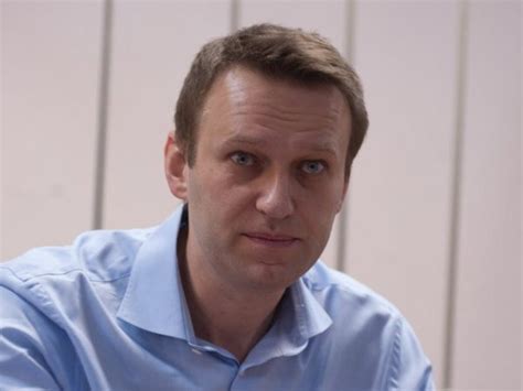 Фирма по факту представляла из себя. Россия выплатила Навальному 4 млн рублей по делу «Ив Роше ...