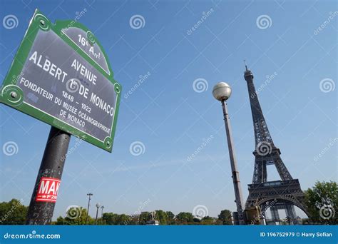 Road Sign Near The Eiffel Tower Editorial Stock Image Image Of