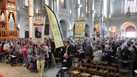There are so many things to do, you may want to stay an extra week or so to experience them all. La foule à la marche pour les vocations - La Roche sur Yon ...