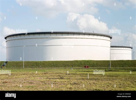 Oil Storage Tanks Rotterdam Europoort Stock Photo Alamy