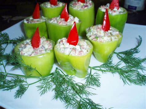 Kick off christmas dinner or your holiday party with these delicious christmas appetizer ideas. Christmas party appetizers - 20 Christmas themed food ...