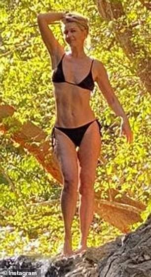 Paulina Porizkova Wears Bikini On Beach Paulina Sexiz Pix