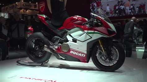 Un'incisione sulla piastra superiore di sterzo riporta la dicitura special edition e il numero. New Ducati Panigale V4 Special Edition - Closer look ...