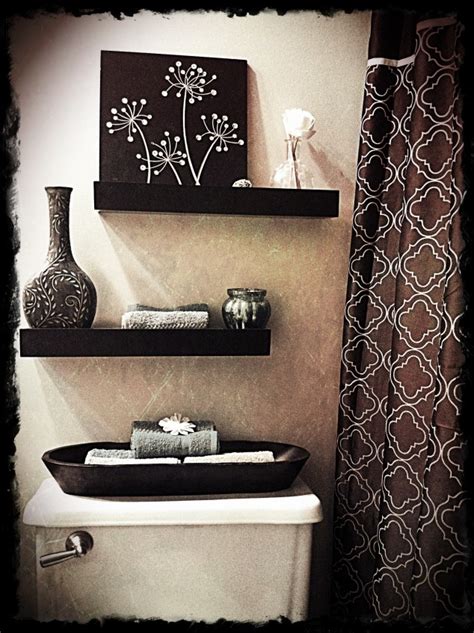 Bathroom décor on a budget is now more doable than ever with bargain shopping stores and repurposing elements from other parts of your home. 20 Practical And Decorative Bathroom Ideas