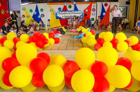 Desfile Moda Piscina Da Mgb Lápis De Cor Escola Bilíngue