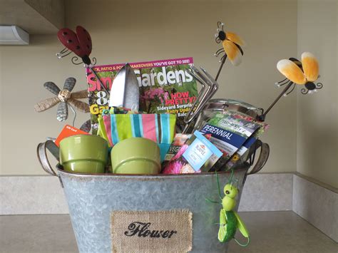 3 best place to buy lawn and garden tools and supplies for beginners. Our March gardening basket! | Gardening gift baskets ...