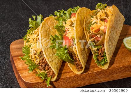 중국에서는 박쥐를 먹으면 복을 먹는다라는 말이 있다. 타코 멕시코 음식 Tacos set Mexican food - 스톡사진 26562909 - PIXTA