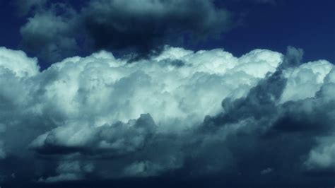 Fantastic Clouds 0211 Time Lapse Clouds Travel Across A Blue Sky