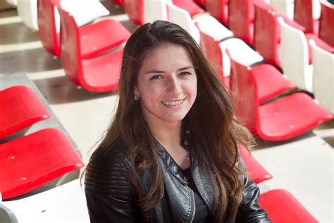 Born 5 august 1991) is a dutch professional footballer who plays as a midfielder and a winger for arsenal in the fa women's. Daniëlle van de Donk: Van EK-goud tot luwte bij Arsenal ...