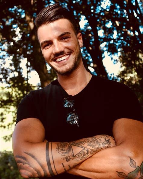 Davide Basolo Biografia Chi è Età Altezza Peso Tatuaggi Figli Moglie Instagram E Vita