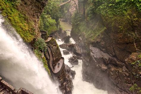 Pailon Del Diablo Cascada De La Caldera Del Diablo En Banos De Aqua S