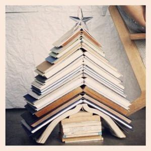 Árvore de natal com livros Como fazer em casa Decoração para o NATAL