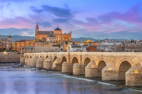 Besuch der wichtigsten sehenswürdigkeiten der stadt córdoba, heute eine stadt mit über 300.000 einwohnern, ist in ihrem erscheinungsbild immer noch stark. Reisetipp Andalusien • 50plusmagazin.ch