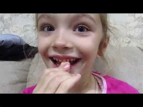 Here are some tips on how to pull a baby tooth out safely. как вырвать молочный зуб дома без боли, how to pull out a ...