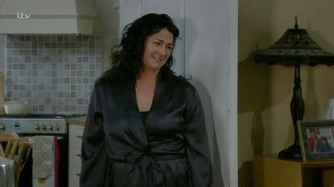 Emmerdale Fans Mock Weird Scene As Moira Tells Rhona She S Had Sex