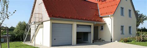 Die garage hat eine überdachung dirkt zum haus. Garagendach und Dachbegrünung für Fertiggaragen - Garagen-Welt