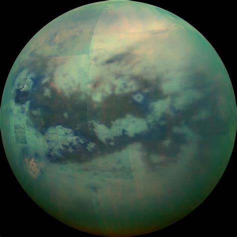 Titan is the largest moon of saturn and the second largest moon in the solar system. Titan (lune) — Wikipédia