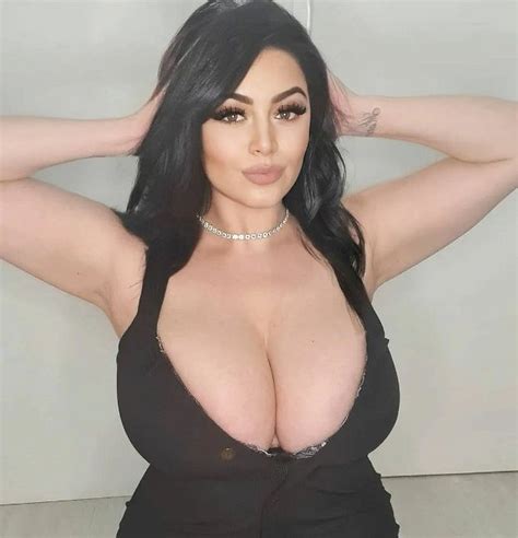 big breast cleavage dredd7