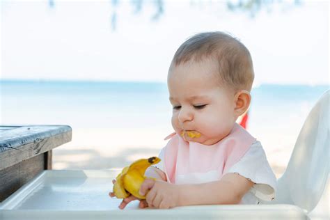 Wann bekommen babys die ersten zähne? Ab wann dürfen Babys Banane essen? | Babyled Weaning