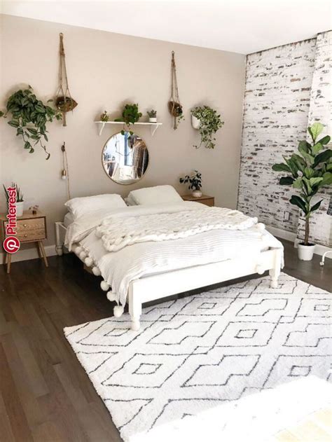 If you're getting bored of your bedroom or feel a bit uninspired with your college dorm room, the best thing to do is find fun, diy decor projects that will revamp your space. My Boho Minimalist Bedroom Reveal | Bedroom decor, Home ...