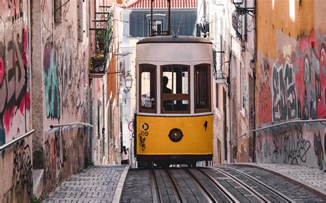 Download Wallpaper 2560x1600 Tram Yellow City Street