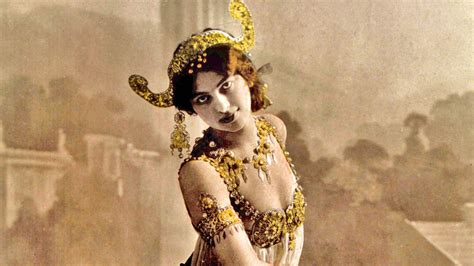 Dancer And Spy Mata Hari Is Executed October 15 1917 History