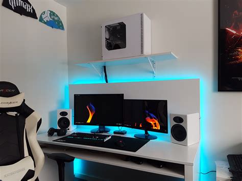 Clean Gaming Rig With Diy Demountable Desk Quickcrafter Game Room