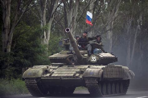 Char Qui Ecrase Une Voiture Ukraine - Kiev dénonce l'entrée de chars russes dans l'Est séparatiste