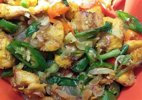 Perpaduan rasa asin ikan dan pedasnya cabe membuat aroma rasa sambel ini sangat nikmat. Resep Oseng oseng ikan tuna asap sambel ijo oleh Maemunah ...