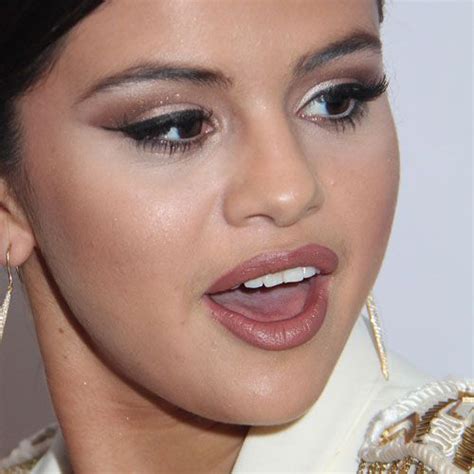 Selena Gomez Makeup Beige Black Brown Eyeshadow And Mauve Selena