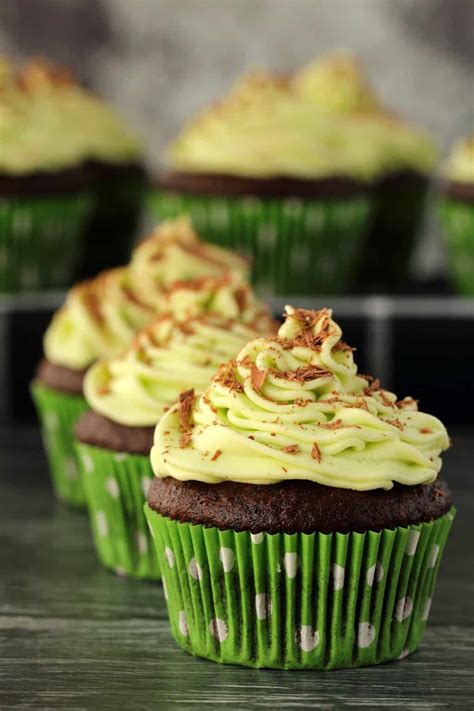 Feb 13, 2016 · add 2 inches of water to a large saucepan and bring to a boil over medium high heat. Vegan Chocolate Cupcakes with Mint Buttercream Frosting ...