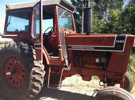 1976 International Harvester 1066 Tractors - Row Crop ...