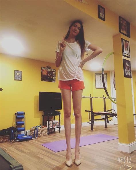 woman with world s longest legs embraces her uniqueness and inspires others laptrinhx news
