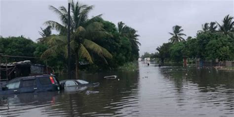 Members of the indian and south african militaries are joining aid groups in flying over stretches of central mozambique as they look for signs of life and people in need. Cyclone Idai: Heavy rains, floods in Mozambique, Malawi ...