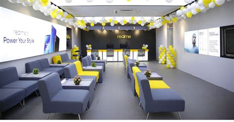 We provide full support for realme. Realme opens first exclusive service centre in New Delhi ...