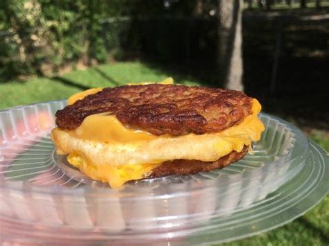 Eating a keto meal later in the day at fast food restaurants is relatively easy because everywhere from chipotle and wendy's to kfc and five guys offer menu items like burgers and salads without any kind of bread. Jack In The Box Low Carb Breakfast Sandwich | Keto fast ...