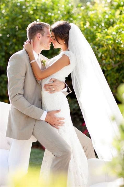 24 Poses That Make For Great Wedding Photos