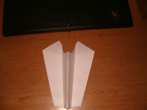 A Very Good Very Easy Paper Airplane 10 Steps