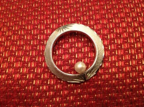Sterling Silver Circle Pinbrooch With Pearl Etsy Silver Pearls