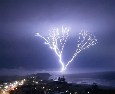 Freak Lightning Storm Hammers Queensland With More Than 265000 Strikes