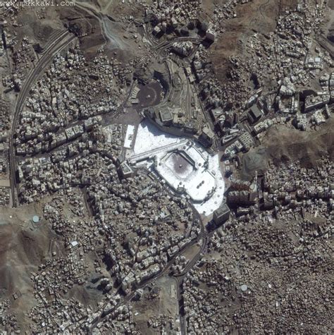 20° 14' 55 south, 57° 23' 22 east. kaaba mecque vue du ciel - Recherche Google | Makkah tower ...