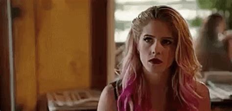 Felicity Smoak Emily Bett Rickards GIF Felicity Smoak Emily Bett Rickards Arrow Discover